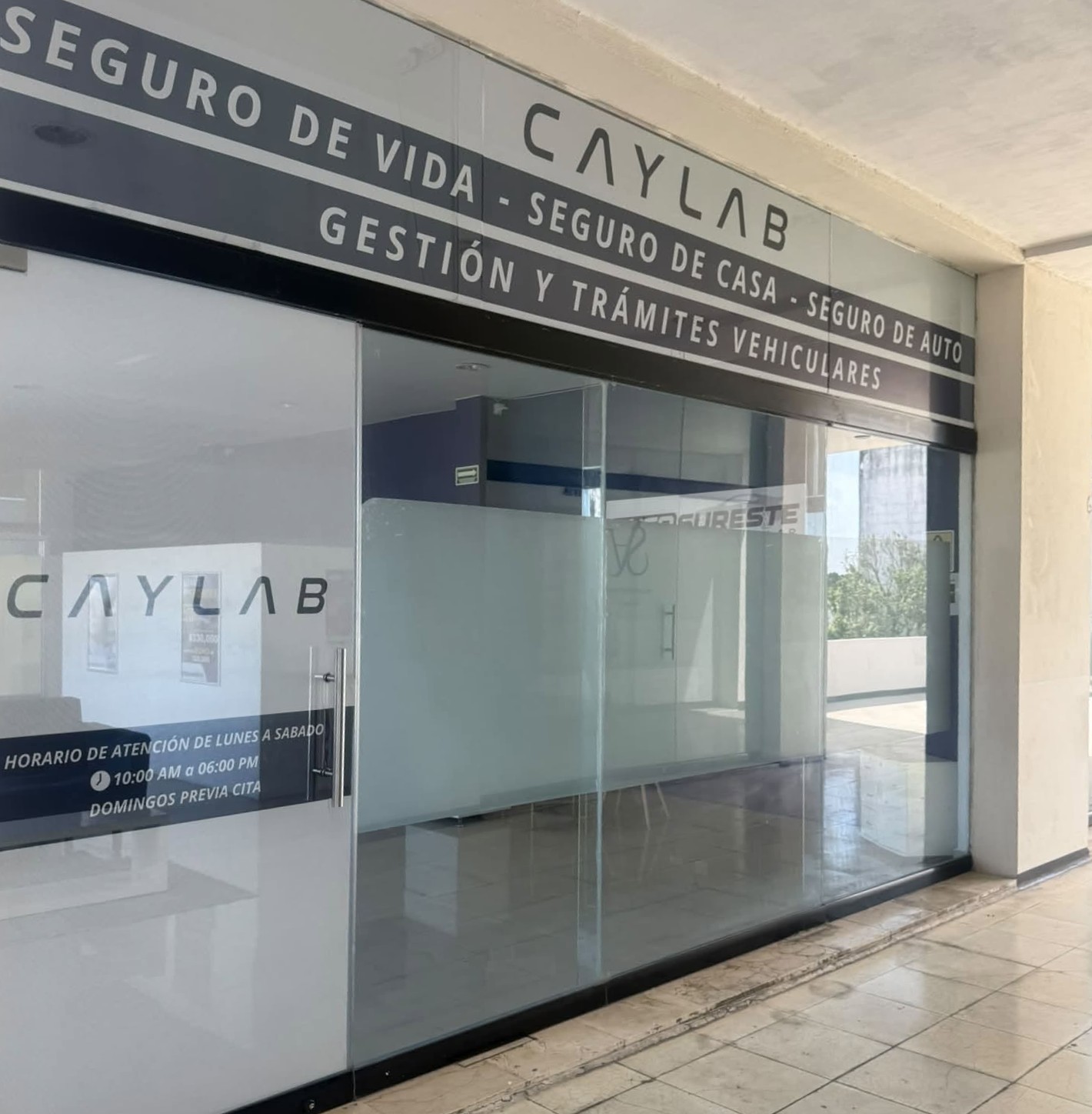 Cierra Autosureste en Cancún y deja 20 estafados