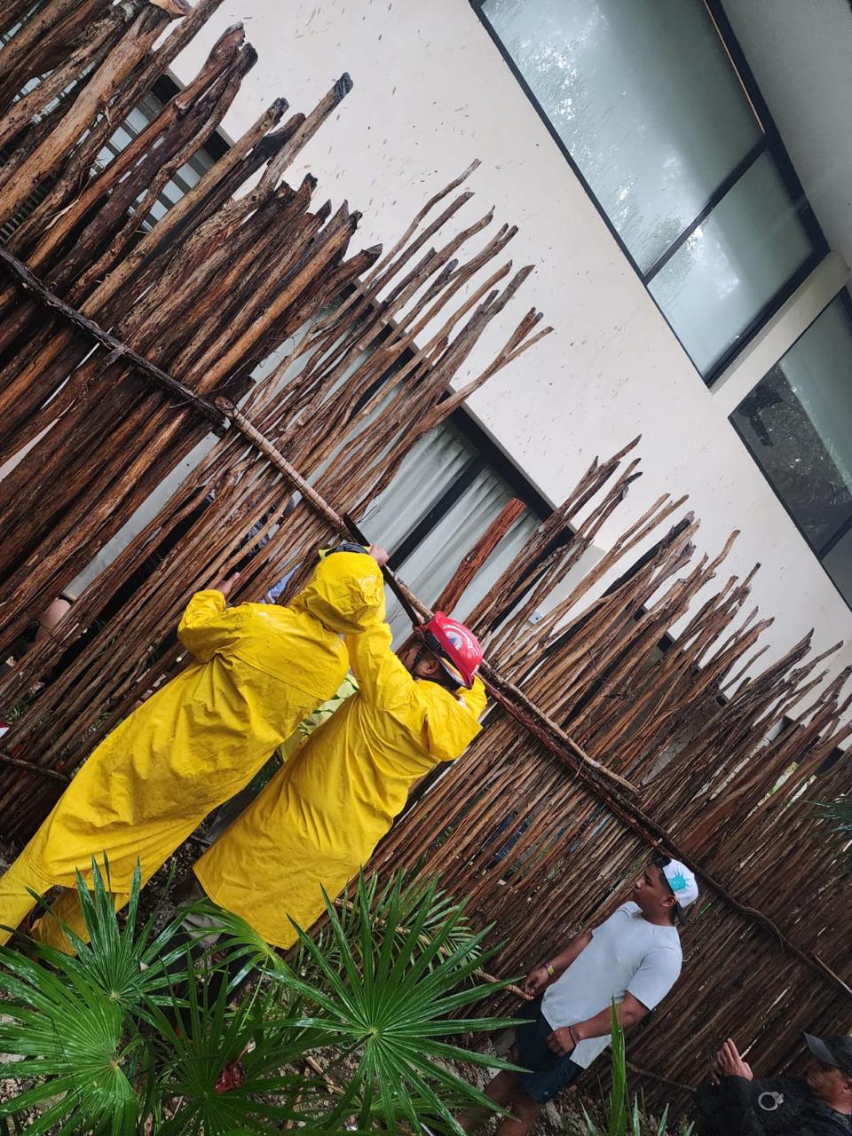 Hombre muere tras caer de tercer piso en Tulum