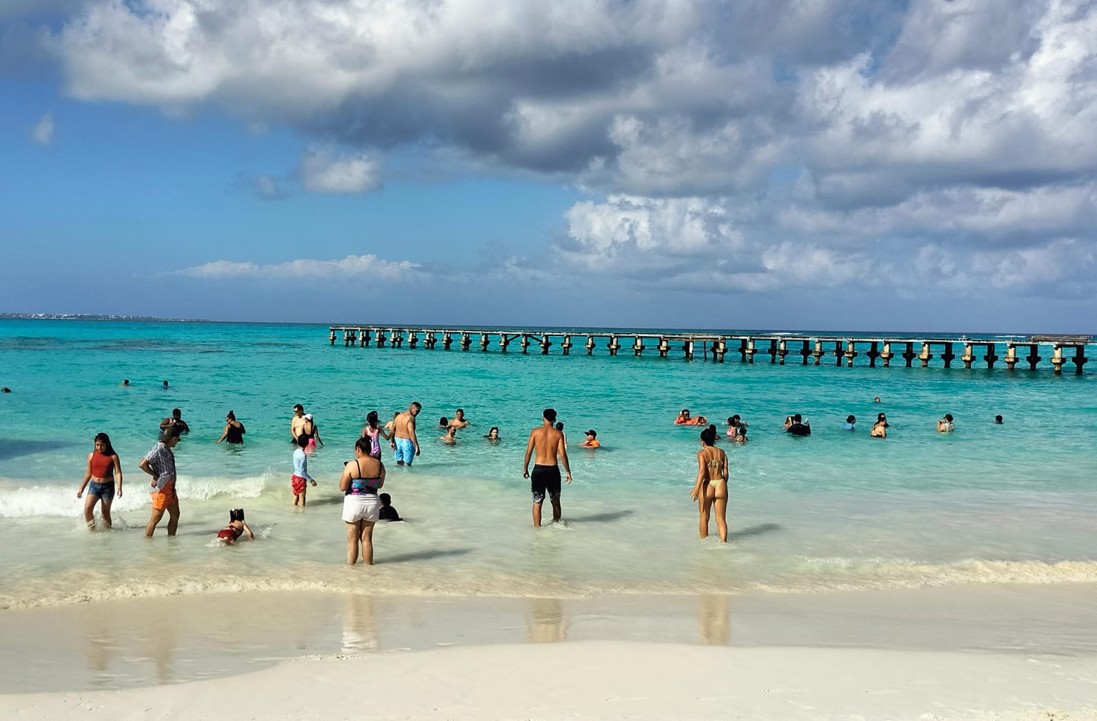 Alerta por difusión de playas peligrosas en Cancún