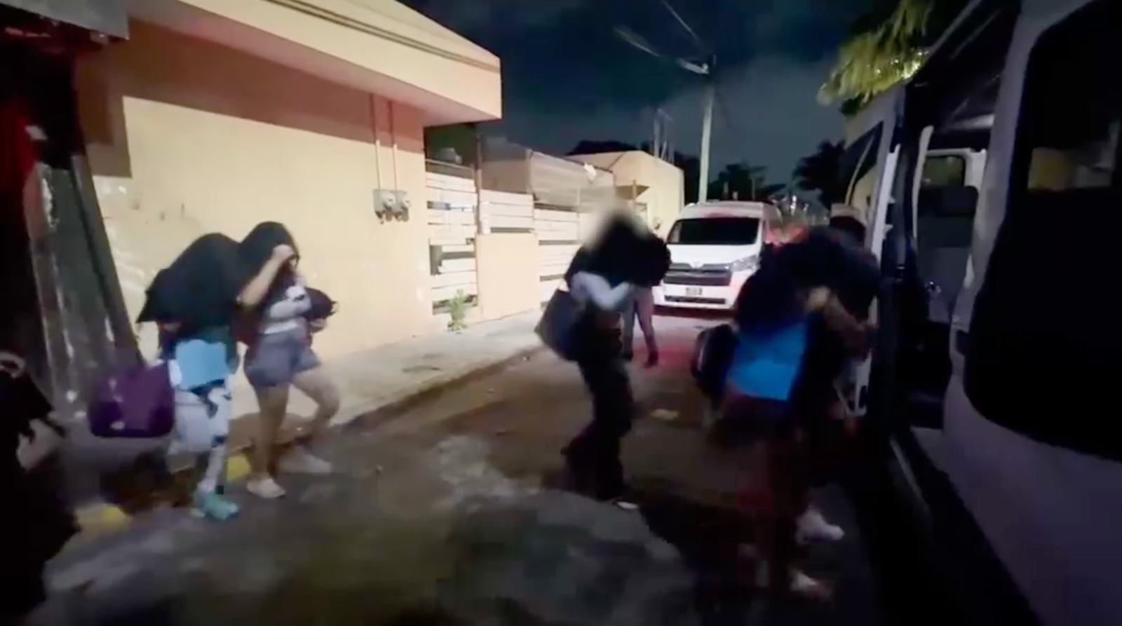 Resguardan a 17 mujeres por posible trata en Othón P. Blanco