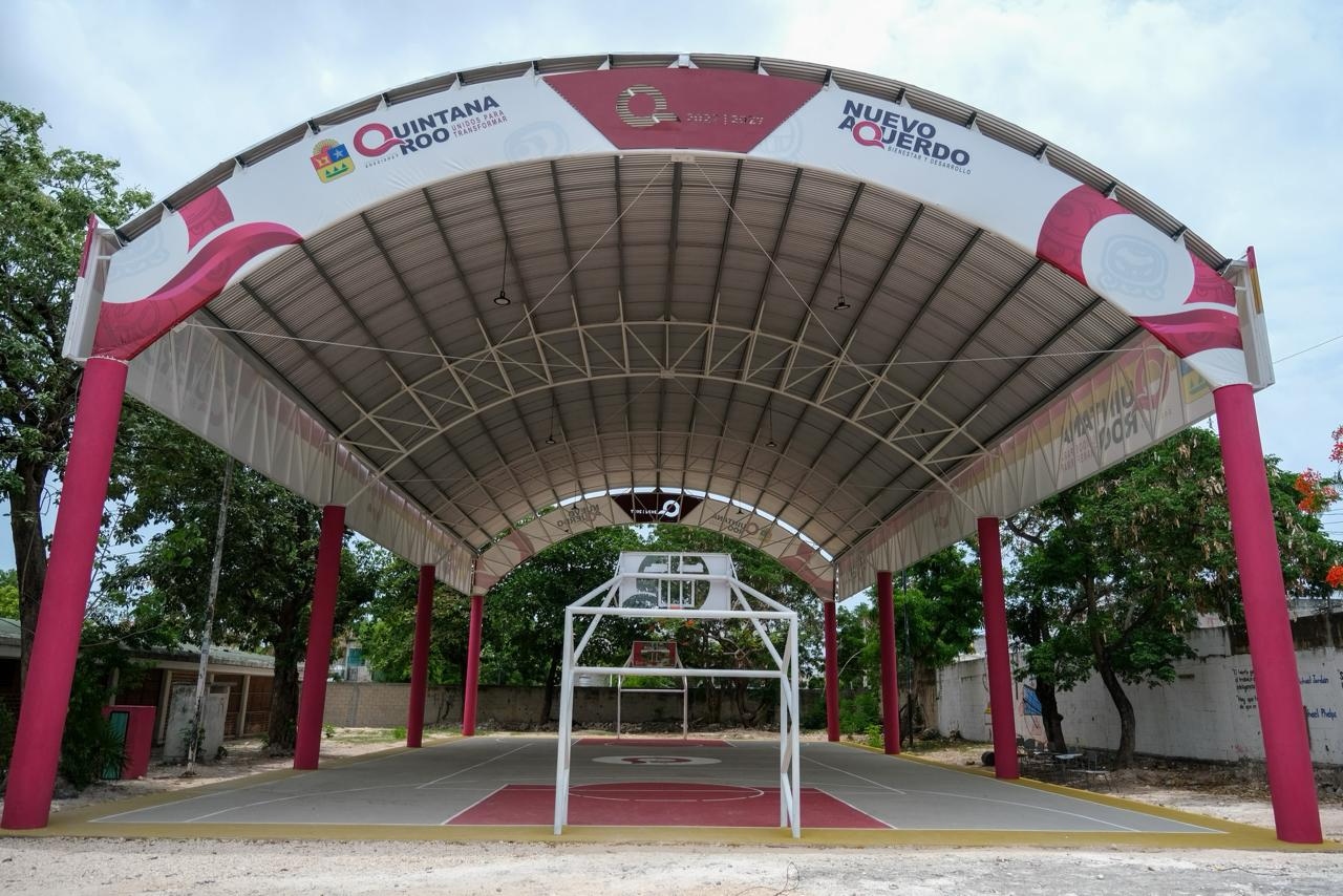 Secundaria Técnica 21 estrena domo tras 30 años en Cancún