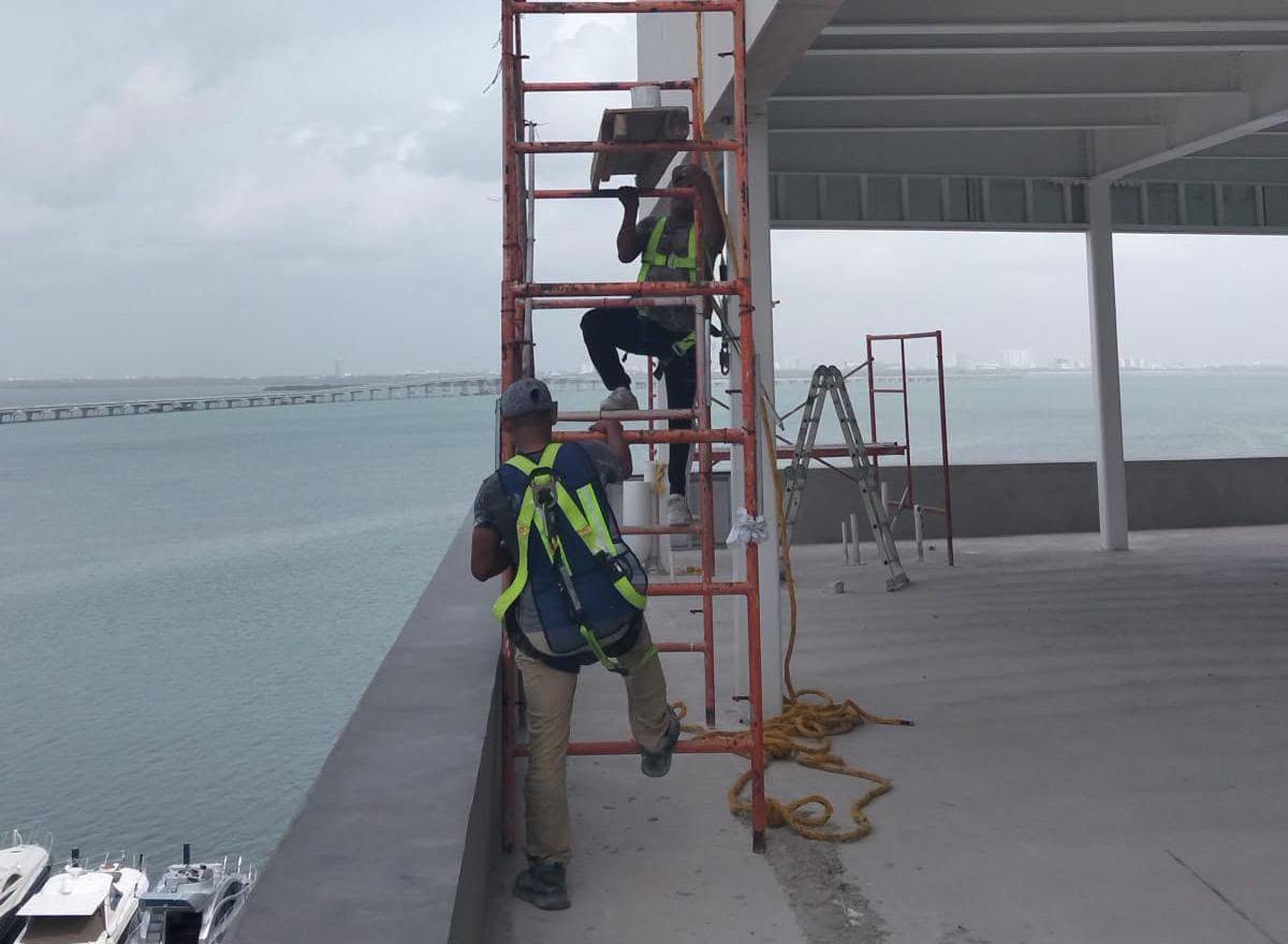 Trabajadores exigen pago pendiente en Zona Hotelera de Cancún