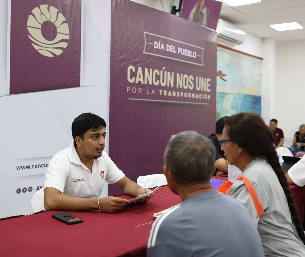 Cancún impulsa trámites directos en Día del Pueblo