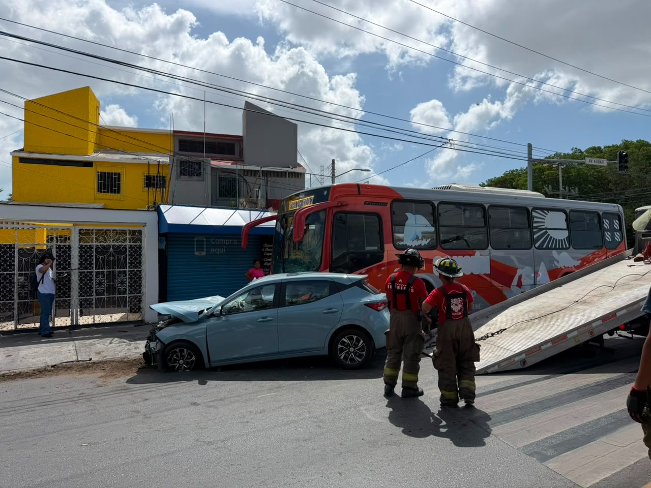 Choque en Cancún deja seis lesionados en Kabah y Madero