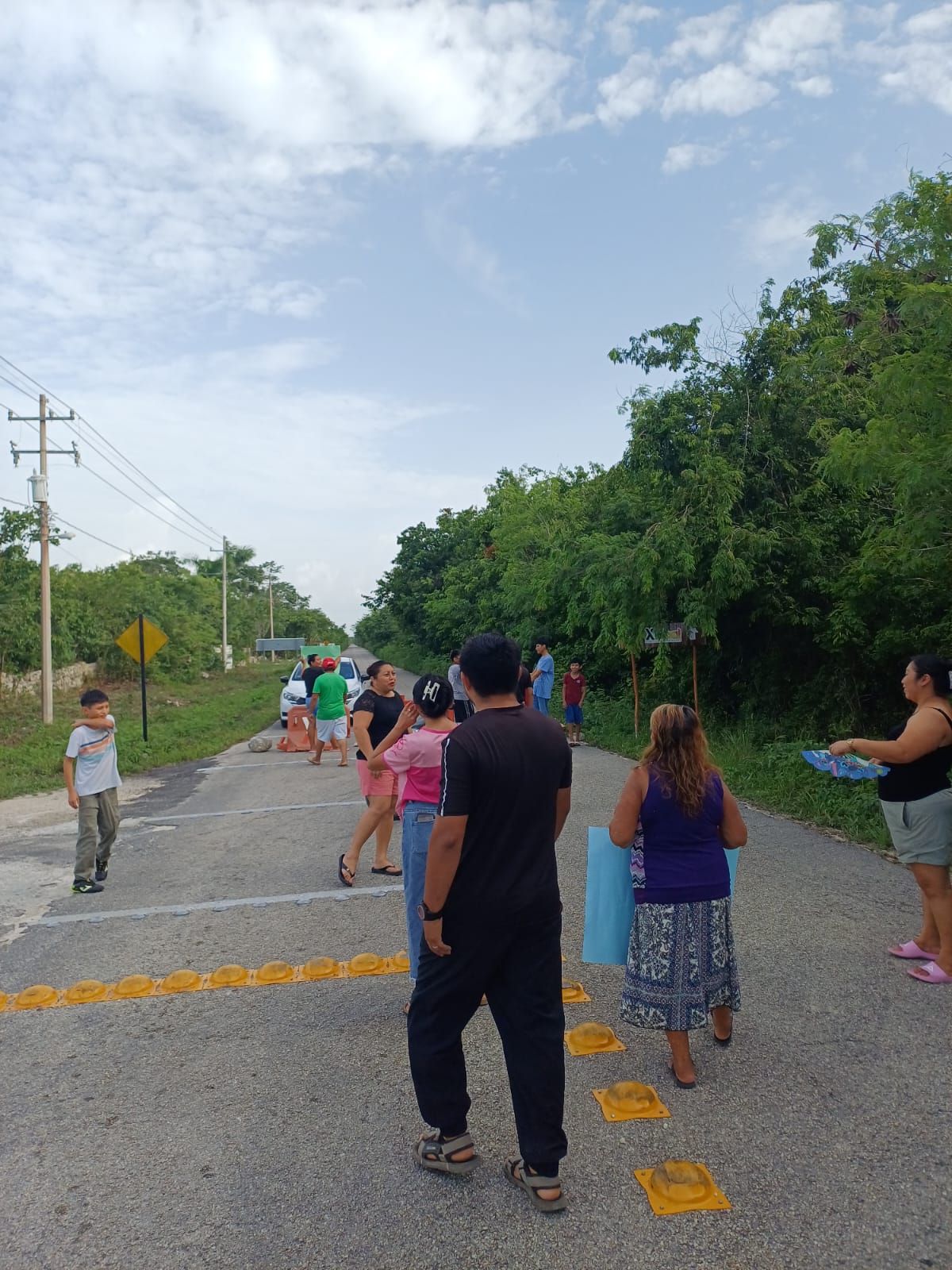 Habitantes bloquean carretera a Cobá en Nuevo Durango