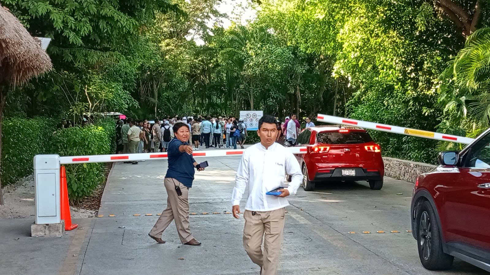 Protestan en Mayakobá por descuentos en propinas a trabajadores