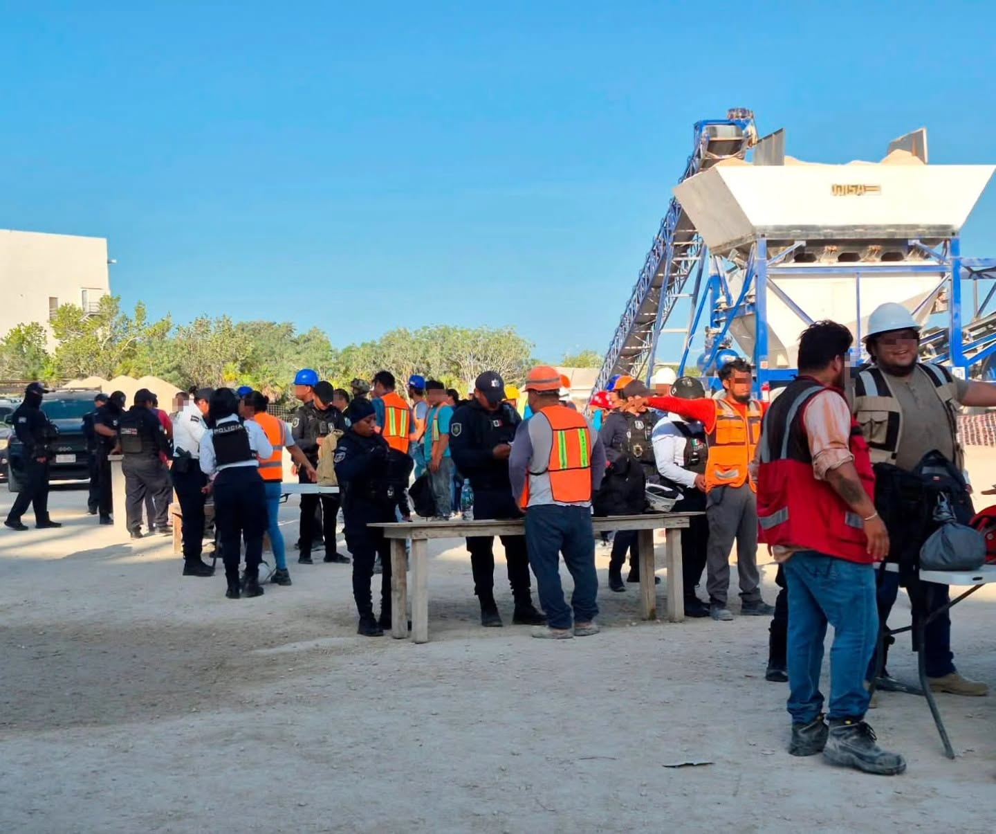 Detienen a uno y despiden tres en obras de Costa Mujeres