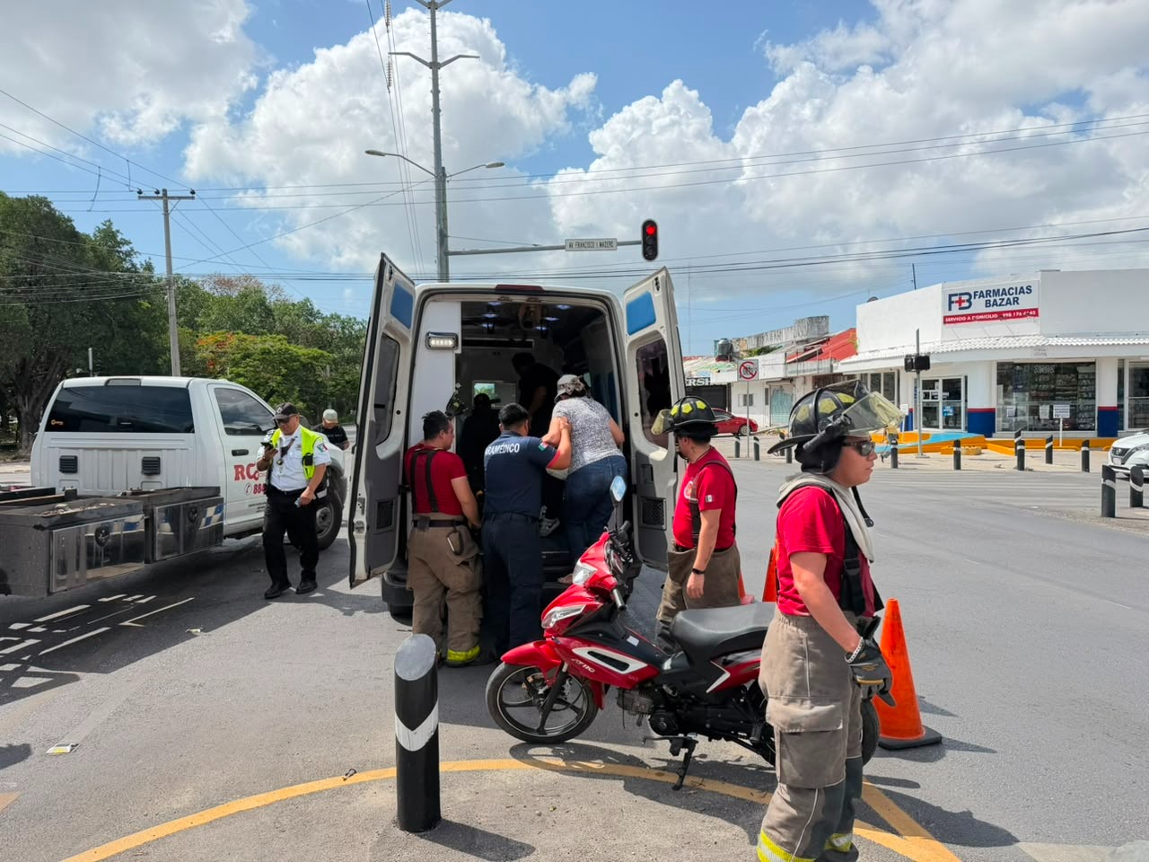 Choque en Cancún deja seis lesionados en Kabah y Madero