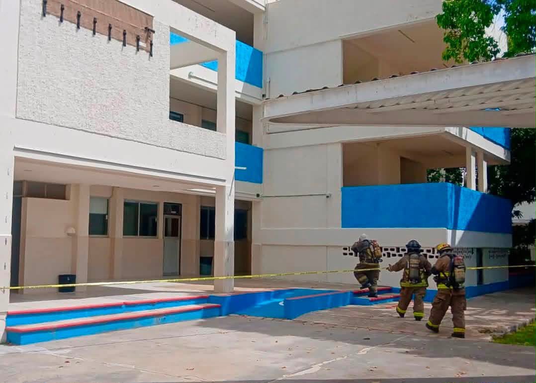 Derrame químico evacua laboratorio en Instituto La Salle