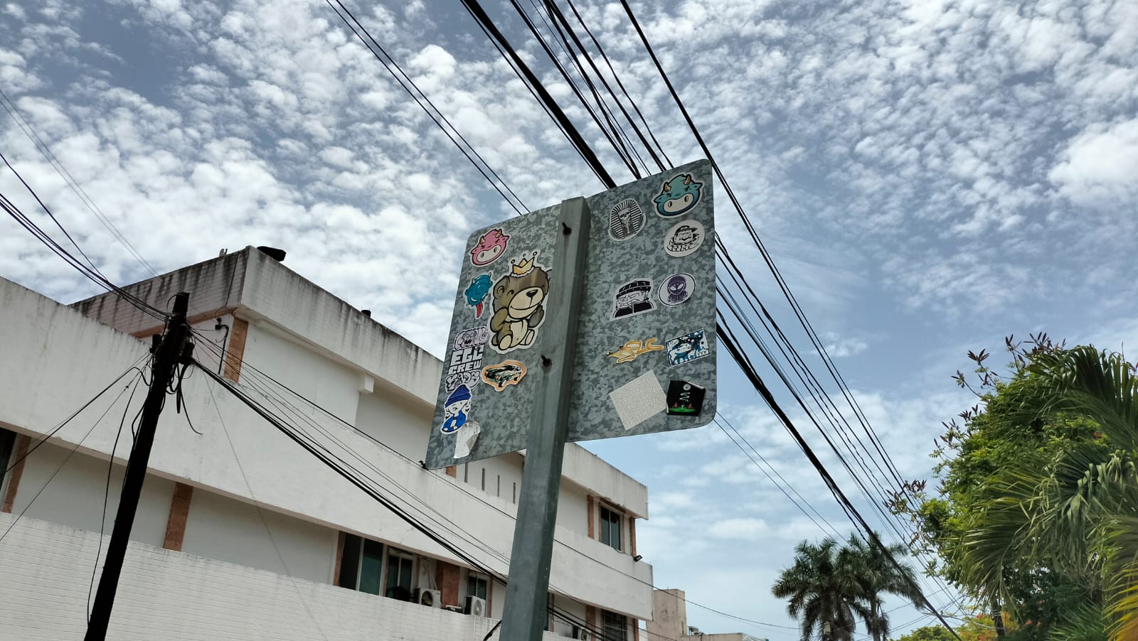 Señalética de Cancún presenta vandalismo y abandono