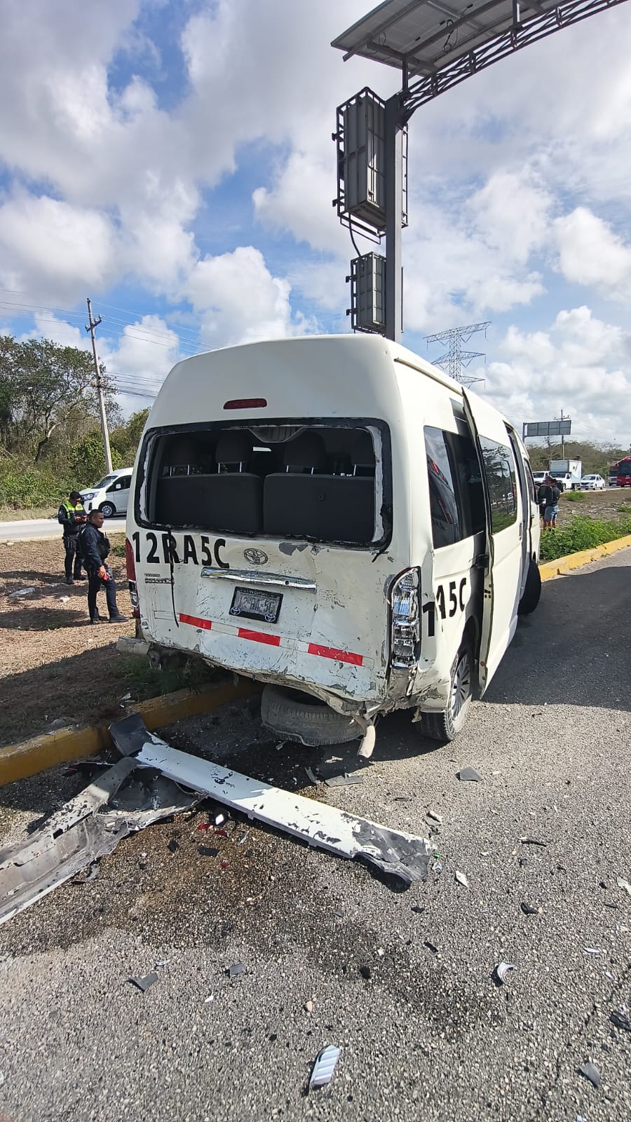 Choque deja dos turistas ingleses heridos en carretera 307