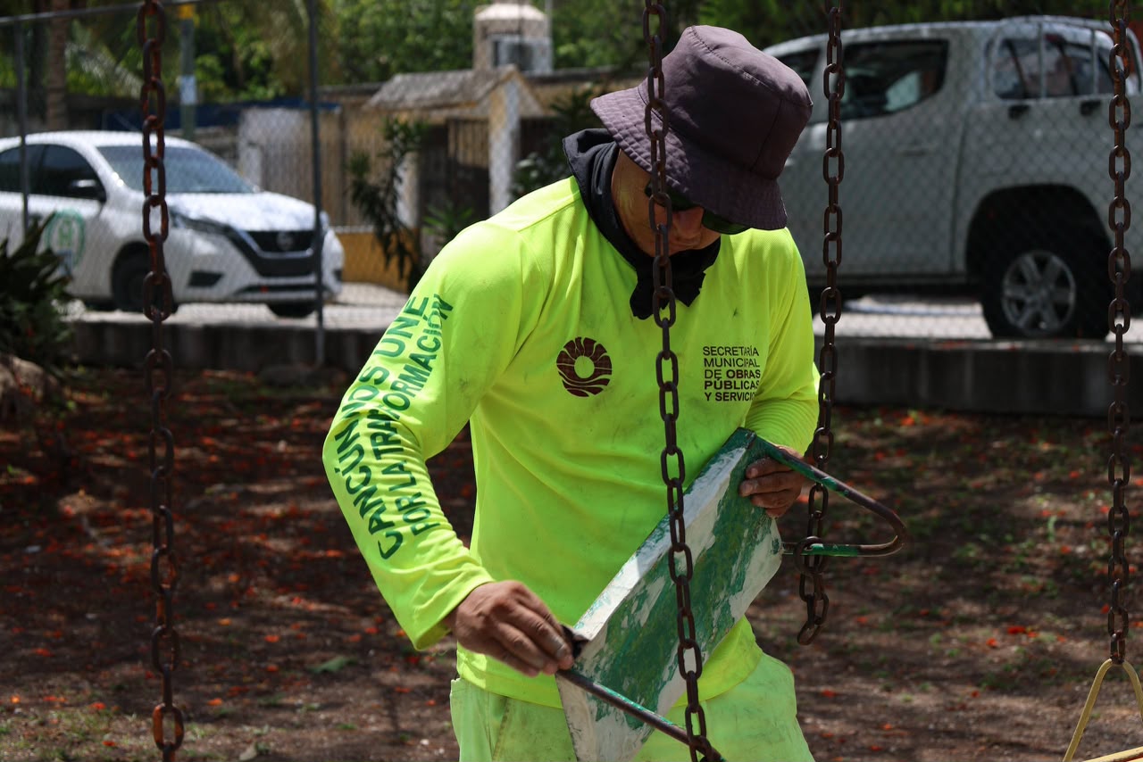 Brigada integral mejora parques en Supermanzanas 71 y 90