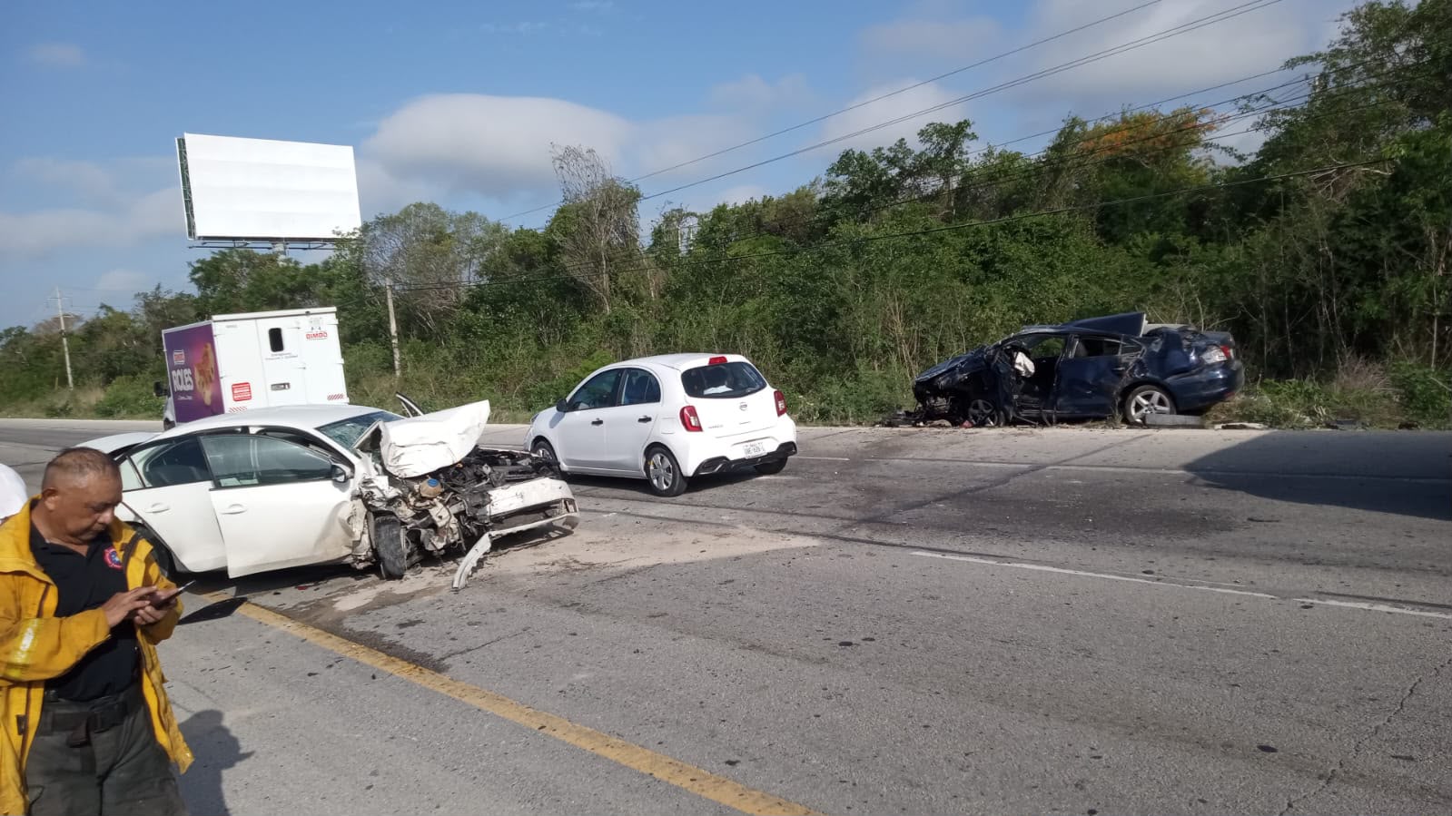 Choque frontal en Paamul deja dos heridos graves