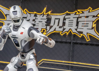 VIDEO: China estrena la primera liga de MMA de robots humanoides