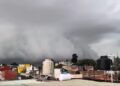 Impresionante nube ‘estante’ (shelf cloud) sorprende en el cielo de la CDMX
