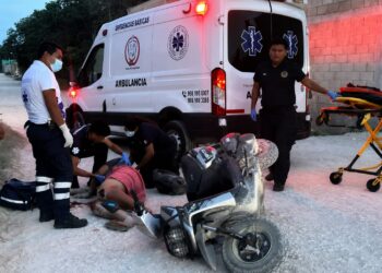 Motociclista termina en el hospital tras sufrir aparatoso accidente en El Pedregal