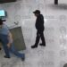 VIDEO: Captan momento en que empresario agrede a recepcionista
