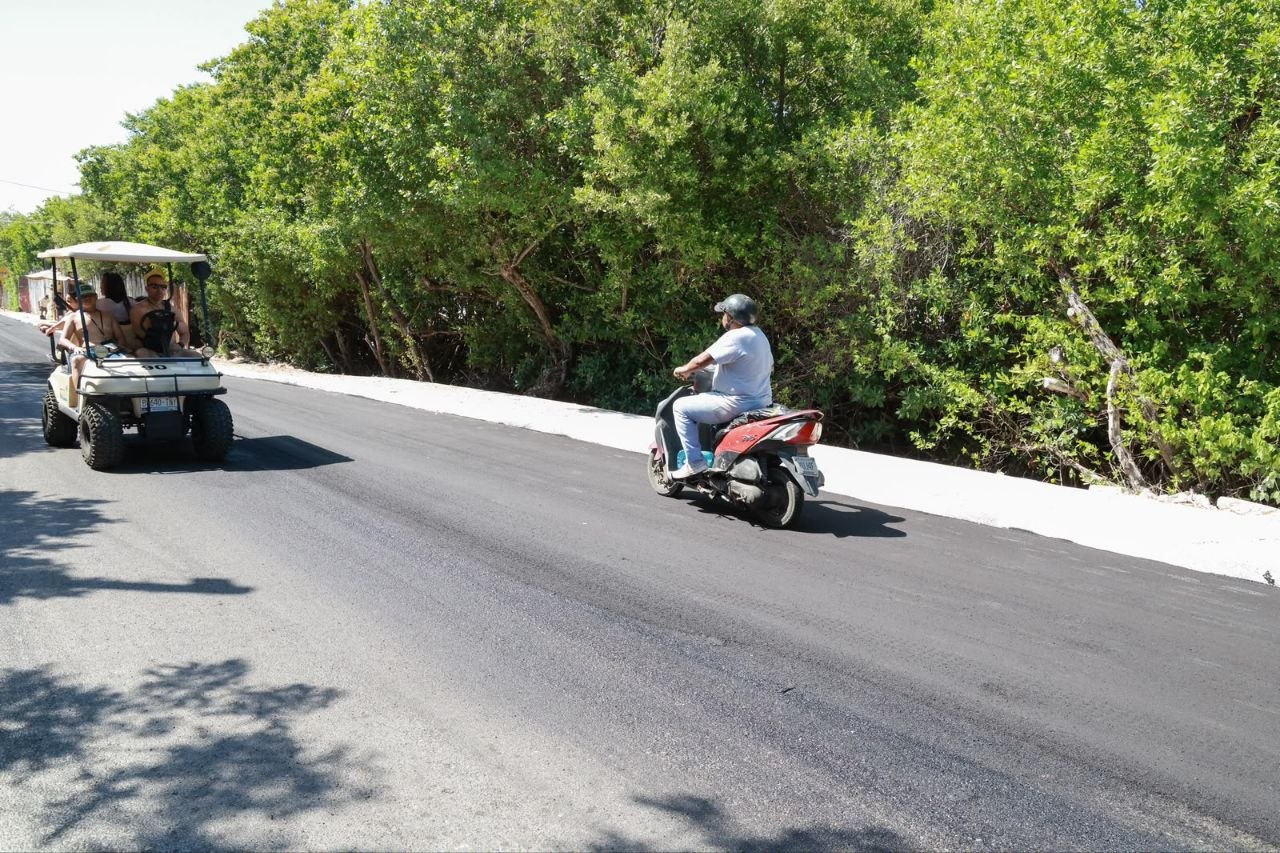 Avanza transformación de avenida Sac Bajo en Isla Mujeres
