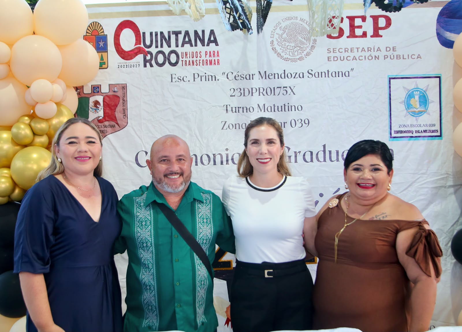 Isla Mujeres celebra graduación en primaria César Mendoza