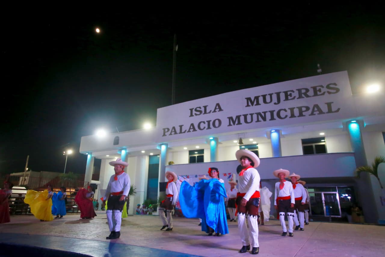 Isla Mujeres presenta Ballet Folclórico de Palenque