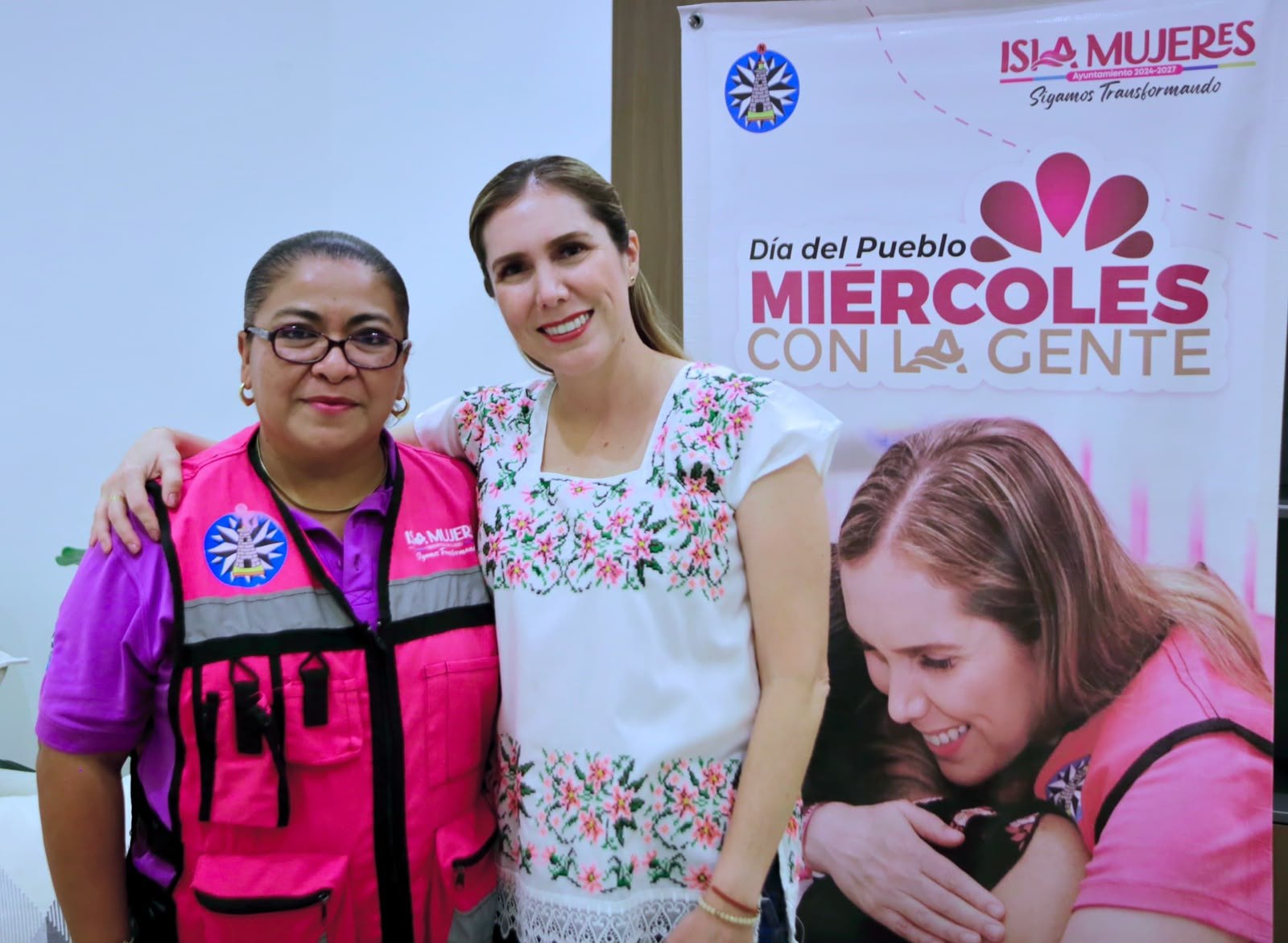 Atenea Gómez acerca servicios con programa Miércoles con la Gente