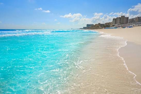 Playas de Cancún, refugio para locales en vacaciones