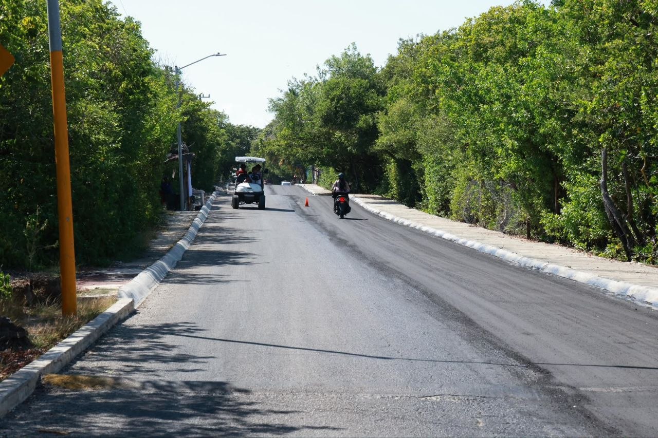 Avanza transformación de avenida Sac Bajo en Isla Mujeres