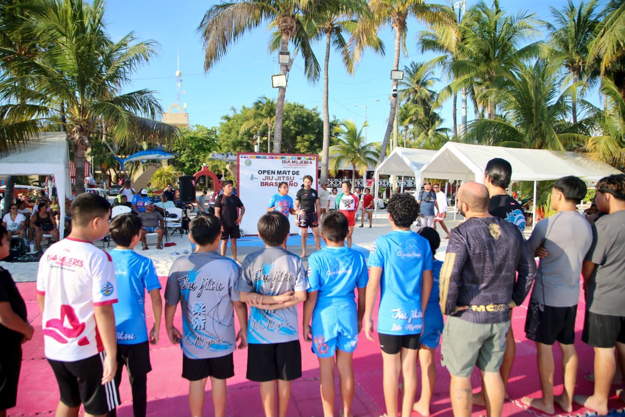 Isla Mujeres promueve Jiu-Jitsu con clase abierta en Playa Centro
