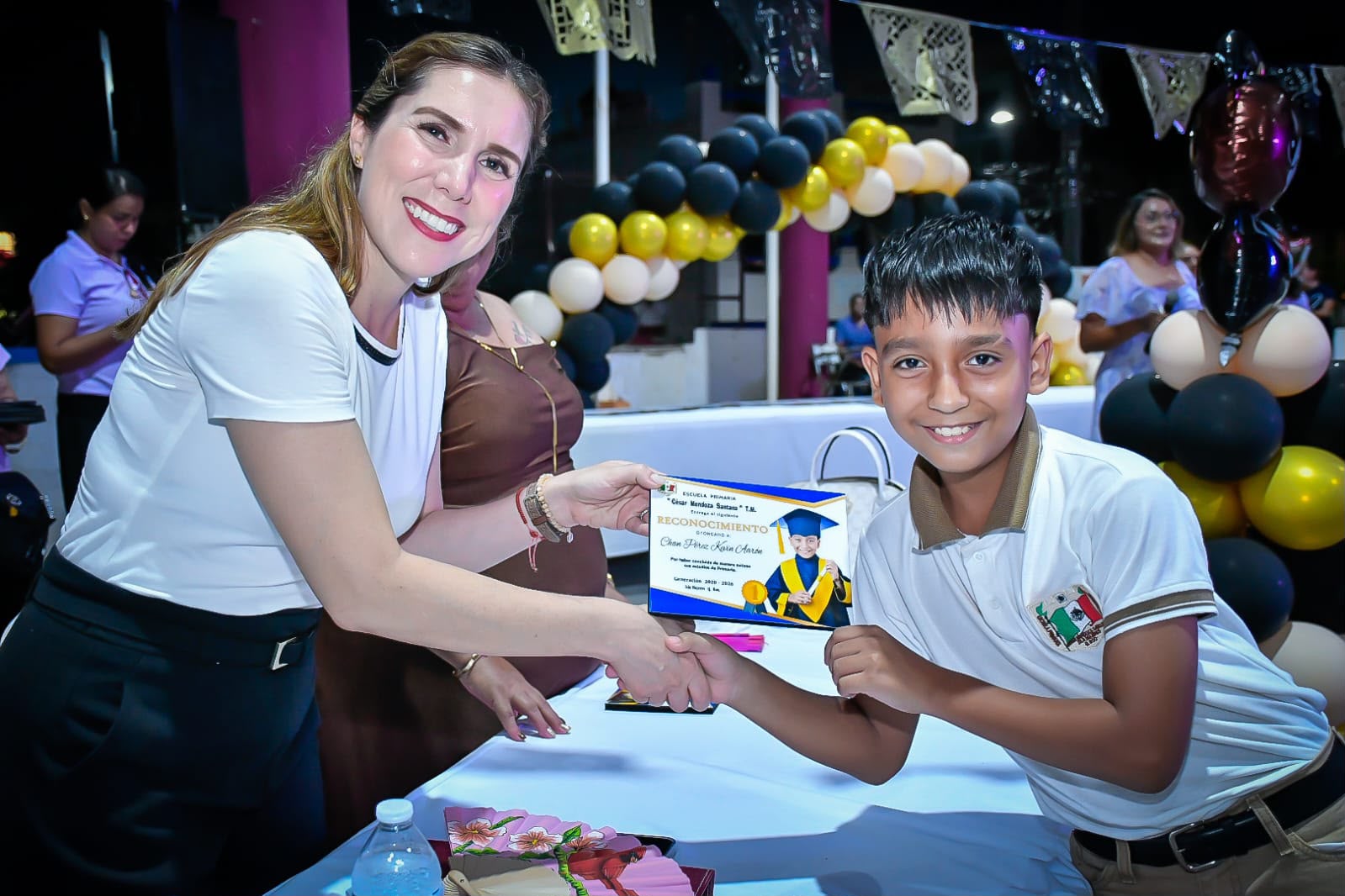 Isla Mujeres celebra graduación en primaria César Mendoza
