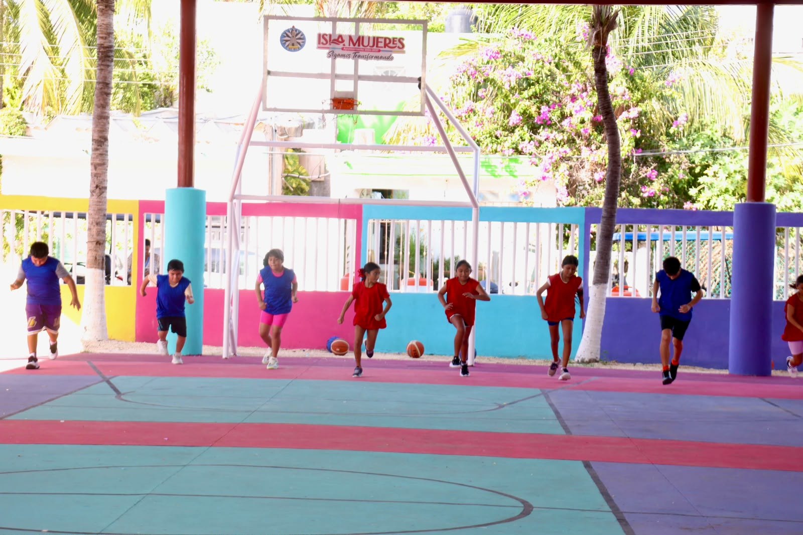 Isla Mujeres impulsa desarrollo adolescente con básquetbol