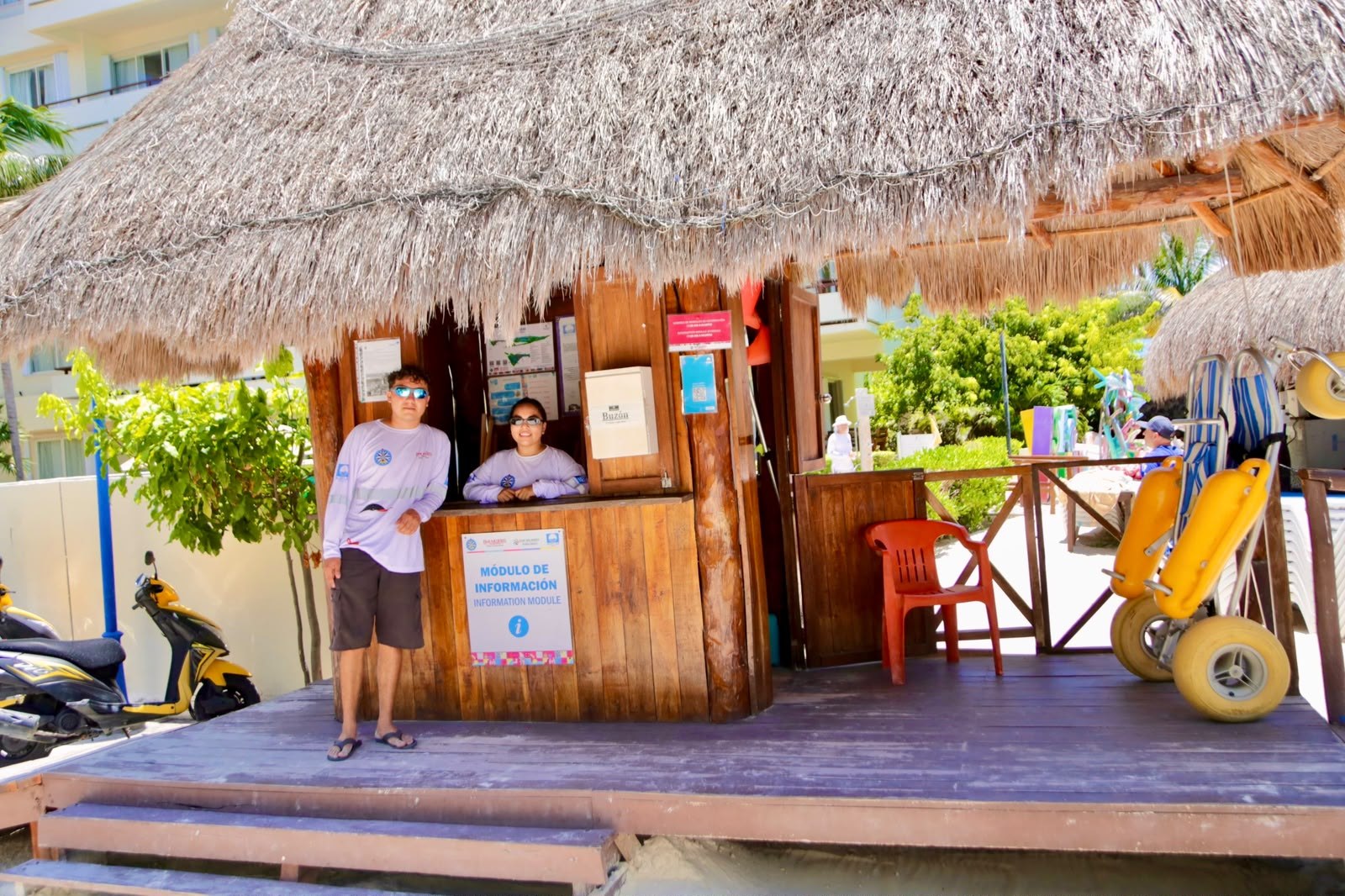 Isla Mujeres refuerza atención turística con módulos informativos