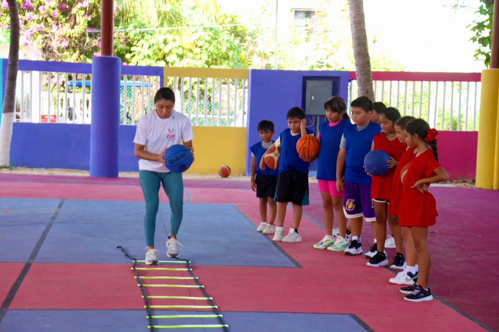 Isla Mujeres impulsa desarrollo adolescente con básquetbol