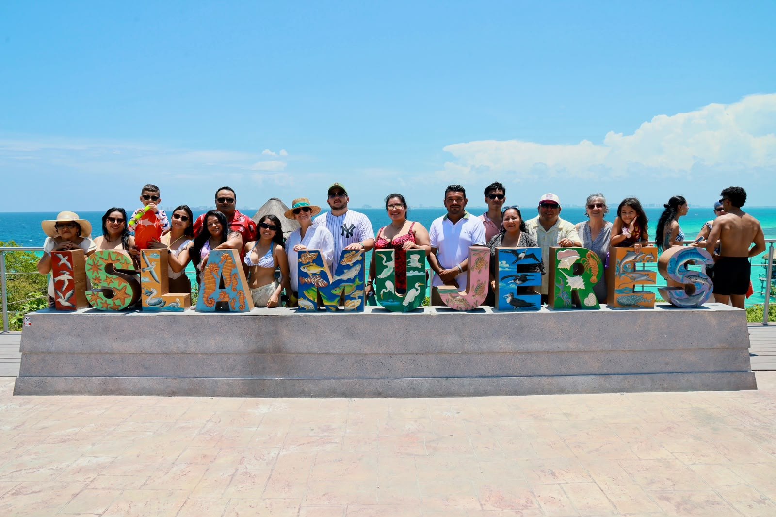 Miradores de Isla Mujeres atraen turistas en vacaciones