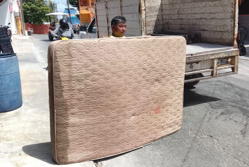 Avanza descacharrización en Isla Mujeres contra dengue