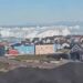 Gigantesco iceberg se vuelca frente a costa de Groenlandia