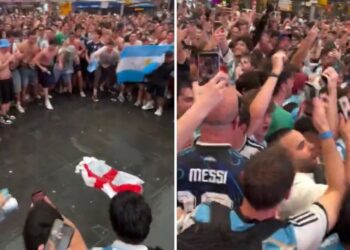 VIDEO | Hinchas argentinos pisan bandera inglesa y generan polémica