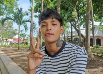 VIDEO: Un último acto de amor: joven en Veracruz entierra animales abandonados