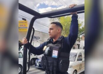 VIDEO: Policía vial se lanza desde un puente, antes deja un mensaje importante