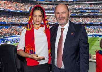 Javier Bardem y Rosalía asisten a partido de España