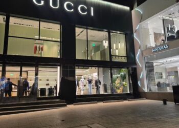 Hombres armados roban tienda Gucci en Polanco CDMX