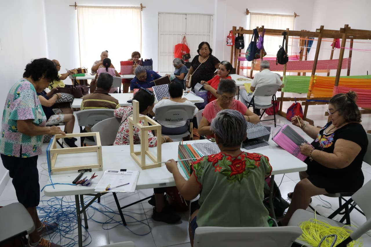 DIF Benito Juárez impulsa habilidades digitales en adultos mayores