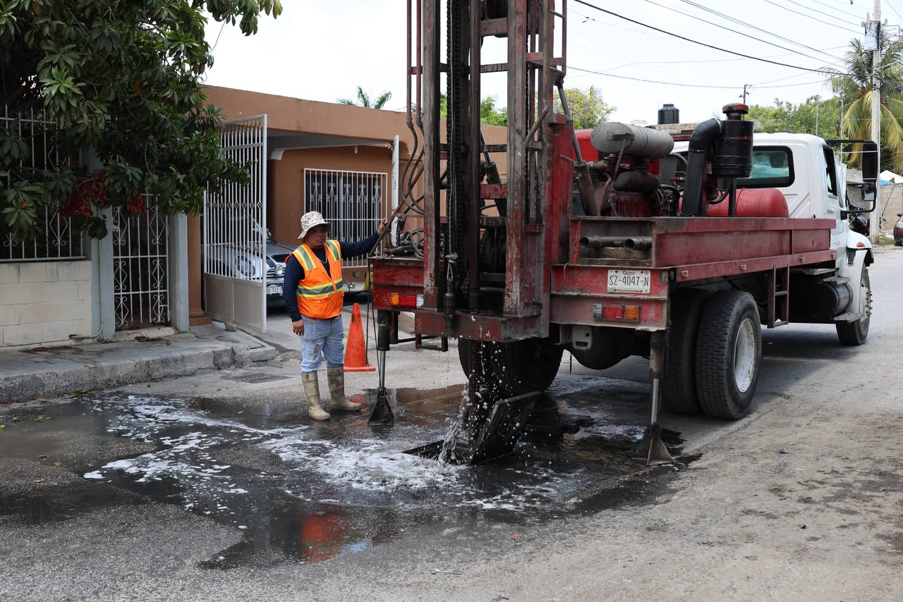 Cancún refuerza mantenimiento urbano para mejorar vialidades