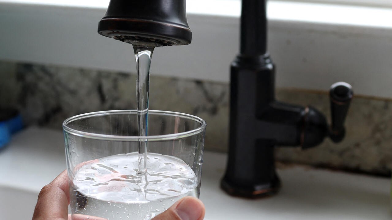 Ciberataques afectan sistemas de agua en siete estados de EE. UU.