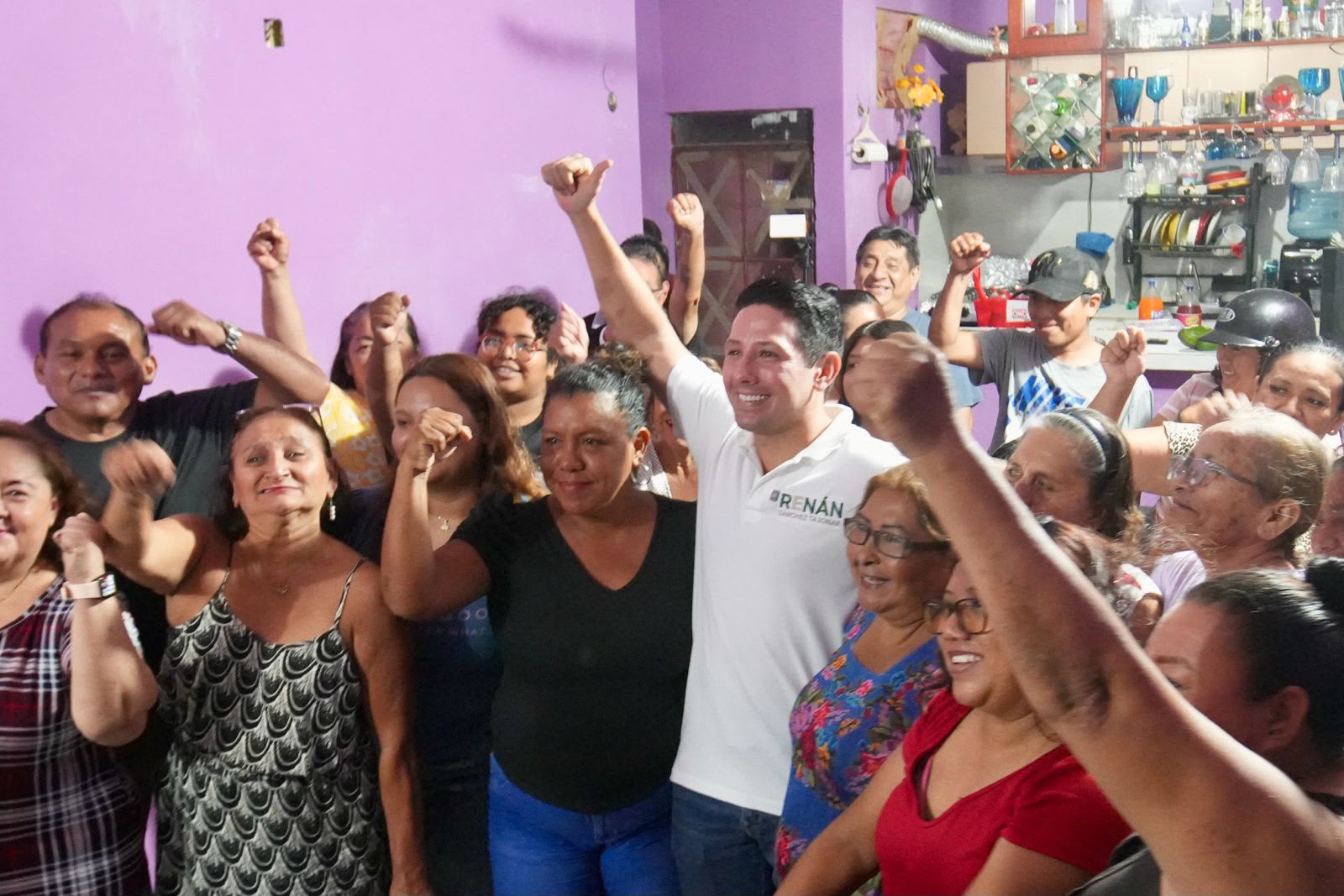 Renán Sánchez dialoga con vecinos de 10 de Abril