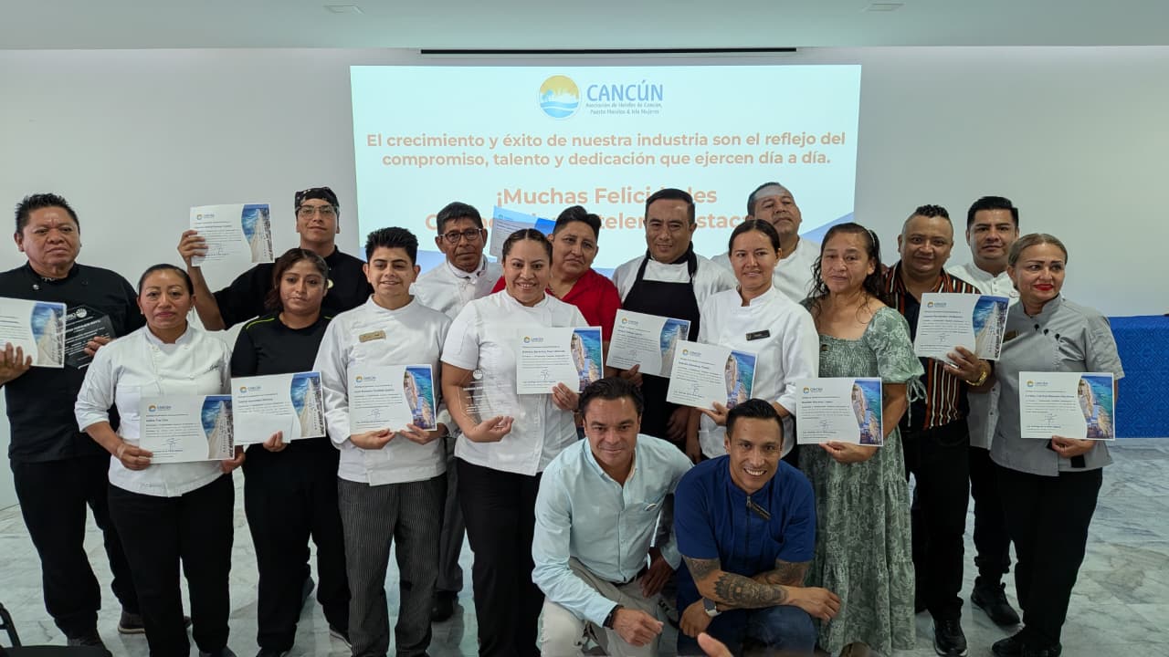Reconocen a colaboradores hoteleros en Cancún