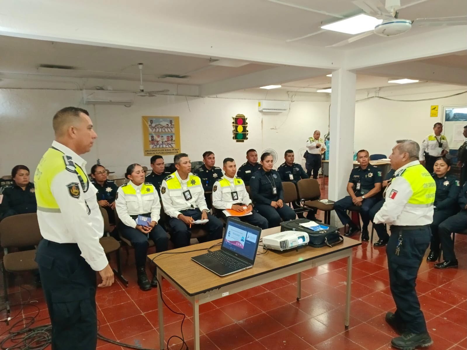 Capacitan a policías de tránsito en Othón P. Blanco