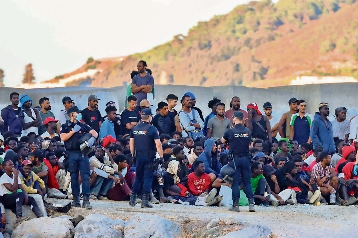 Unión Europea envía equipo a Ceuta por crisis migratoria
