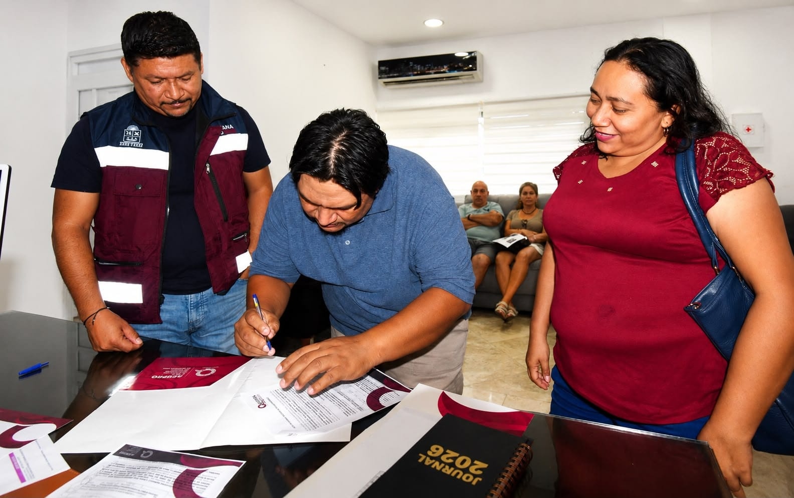 AGEPRO entrega títulos de propiedad en Othón P. Blanco