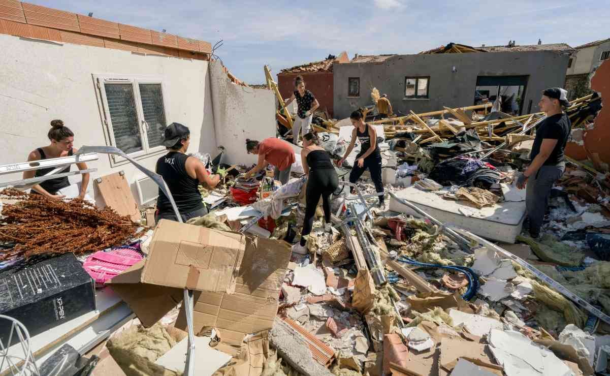 Tornado en Francia destruye 300 viviendas y deja heridos