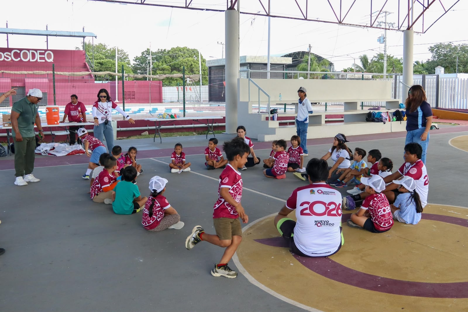 Jacobo Arzate supervisa curso de verano deportivo en Chetumal